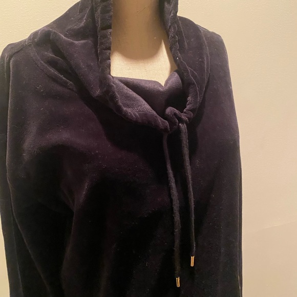 VINCE CAMUTO.  HOODIR  Large. So comfy. Great hardware 🎩 - Picture 10 of 11